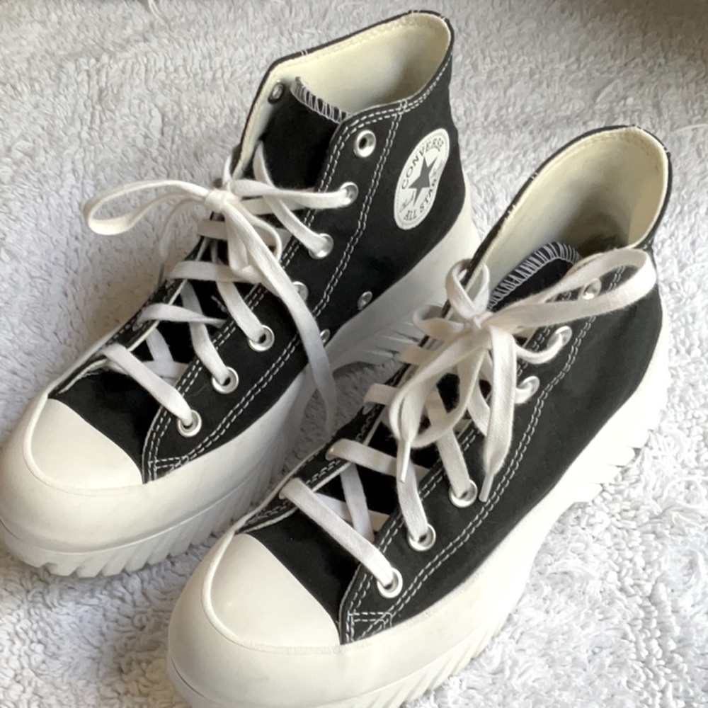 Converse Lugged 2.0 All Star Chuck Taylor black and white sneakers size 8